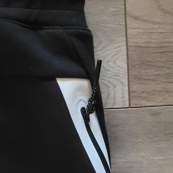 NWT nike big kids tech fleece joggers black - Picture 3 of 7